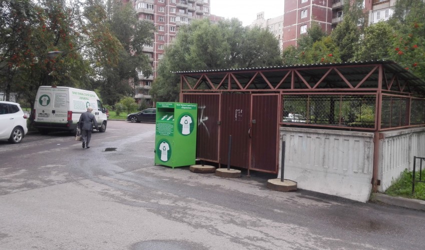 Астанада киім жинауға арналған жәшіктер қойылады