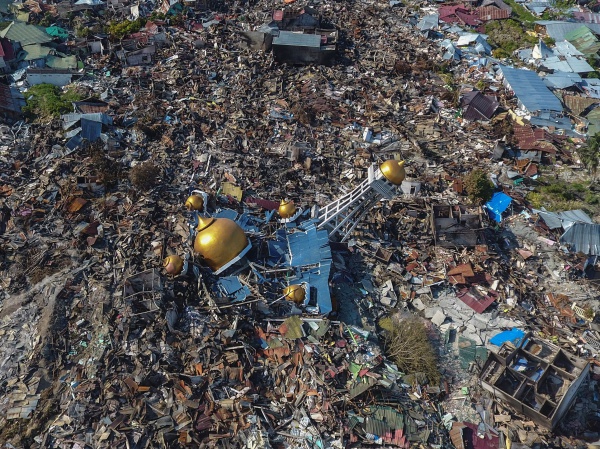 Цунами в Индонезии разрушило мечети (Фото)