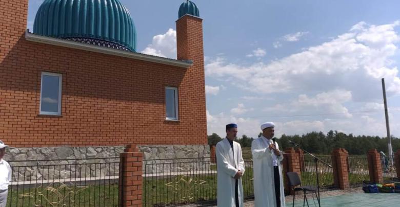 Меценаты построили мечеть в родном селе