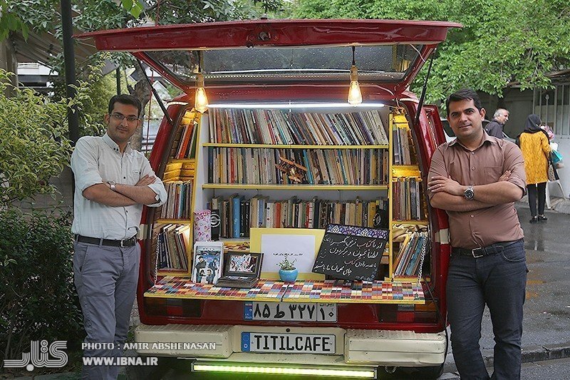 В Тегеране появилось мобильное книжное кафе