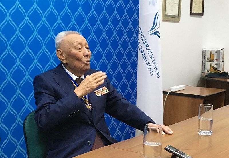 Ушел из жизни Сейитхан Исаев — один из первых учителей Президента