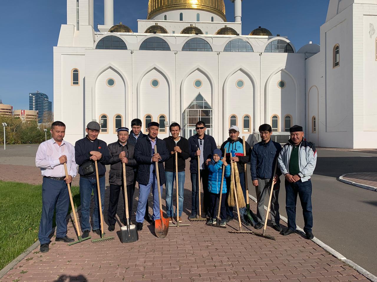 Мечети столицы провели субботник