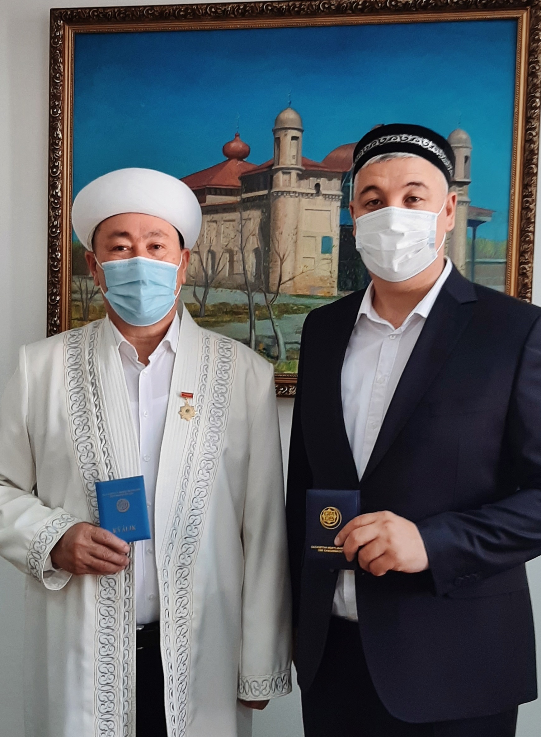 Дін қайраткері мерекелік медальмен марапатталды