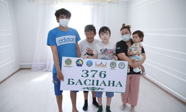 Атырауда көпбалалы отбасыға үй берілді
