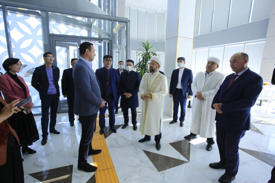 Бас мүфти «Түркістан» телеарнасының жұмысымен танысты (фото)