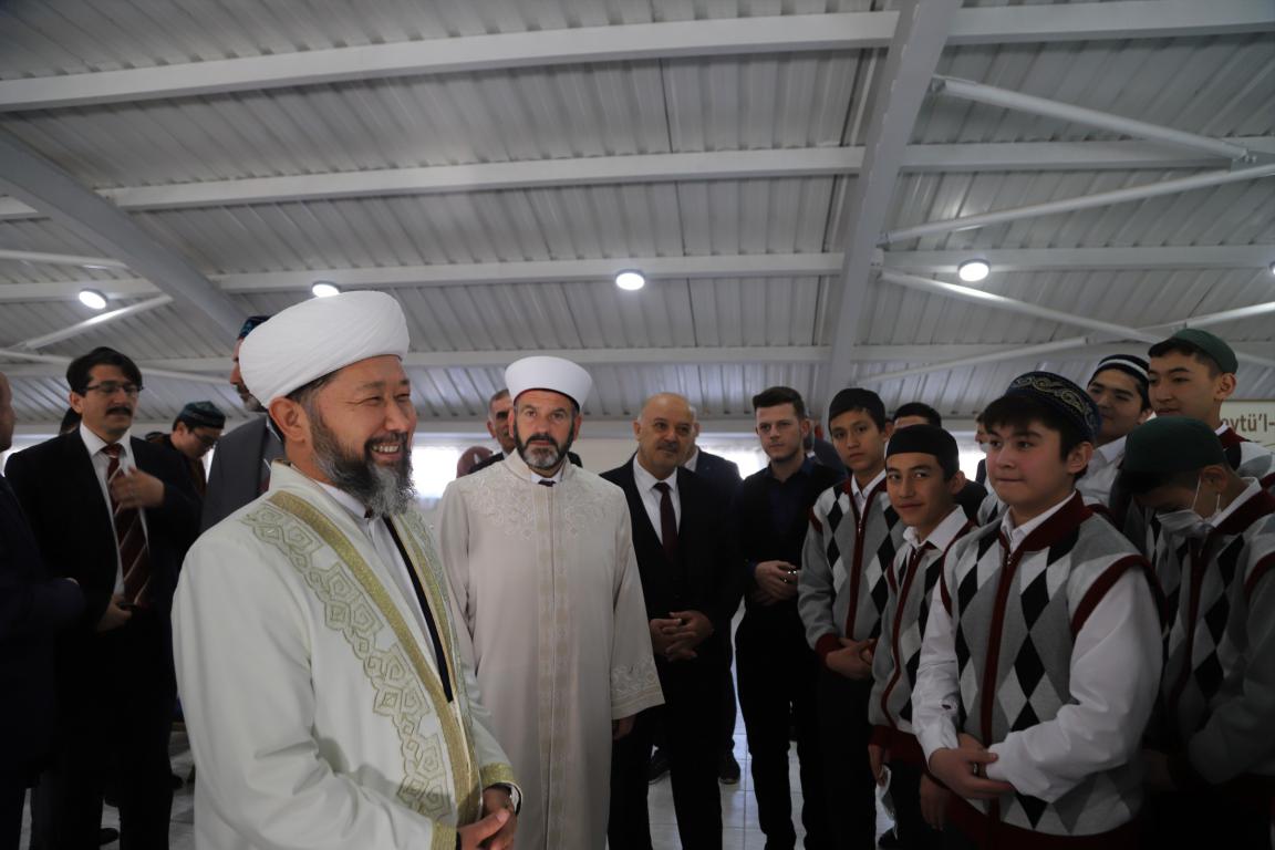 Бас мүфти қарилар дайындайтын орталыққа арнайы барды (фото)