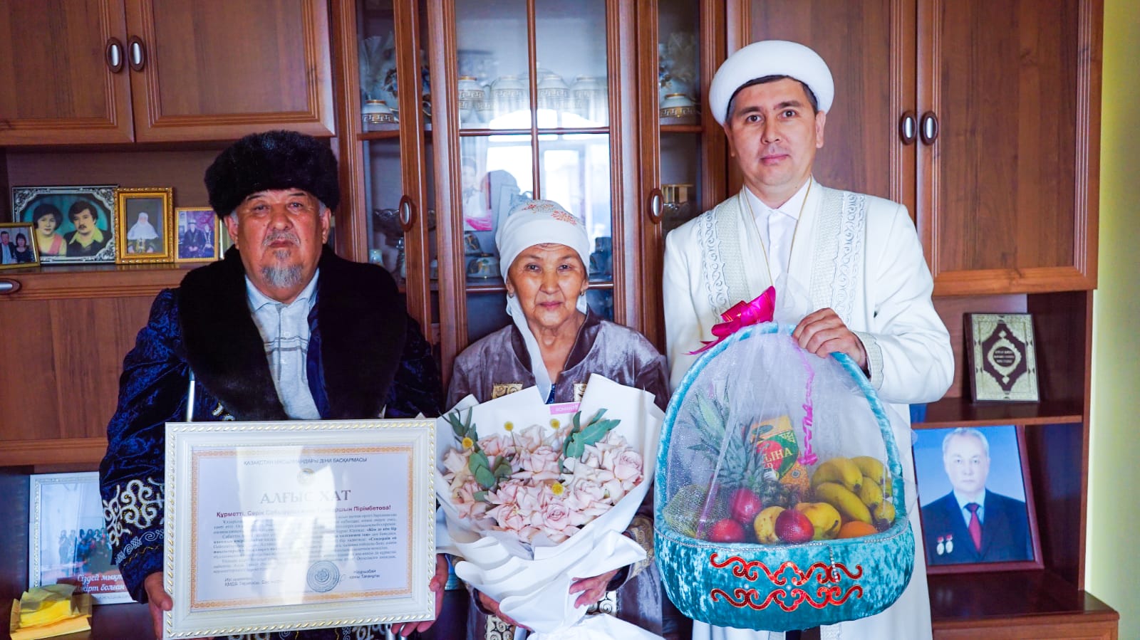 Сәбиді құтқарған Сәбиттің ата-анасына Бас мүфтидің алғыс хаты берілді (фото)