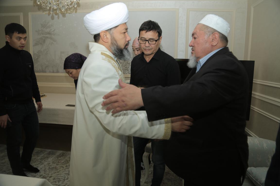 Бас мүфти қайғылы оқиғадан қаза тапқандардың отбасына көңіл айтты (фото)
