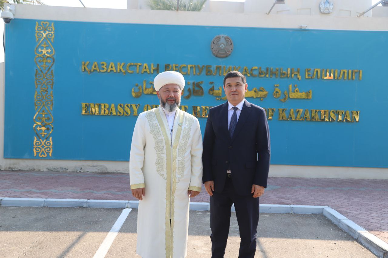 ҚМДБ Төрағасы Әбу-Дабиде елшімен кездесті (фото)
