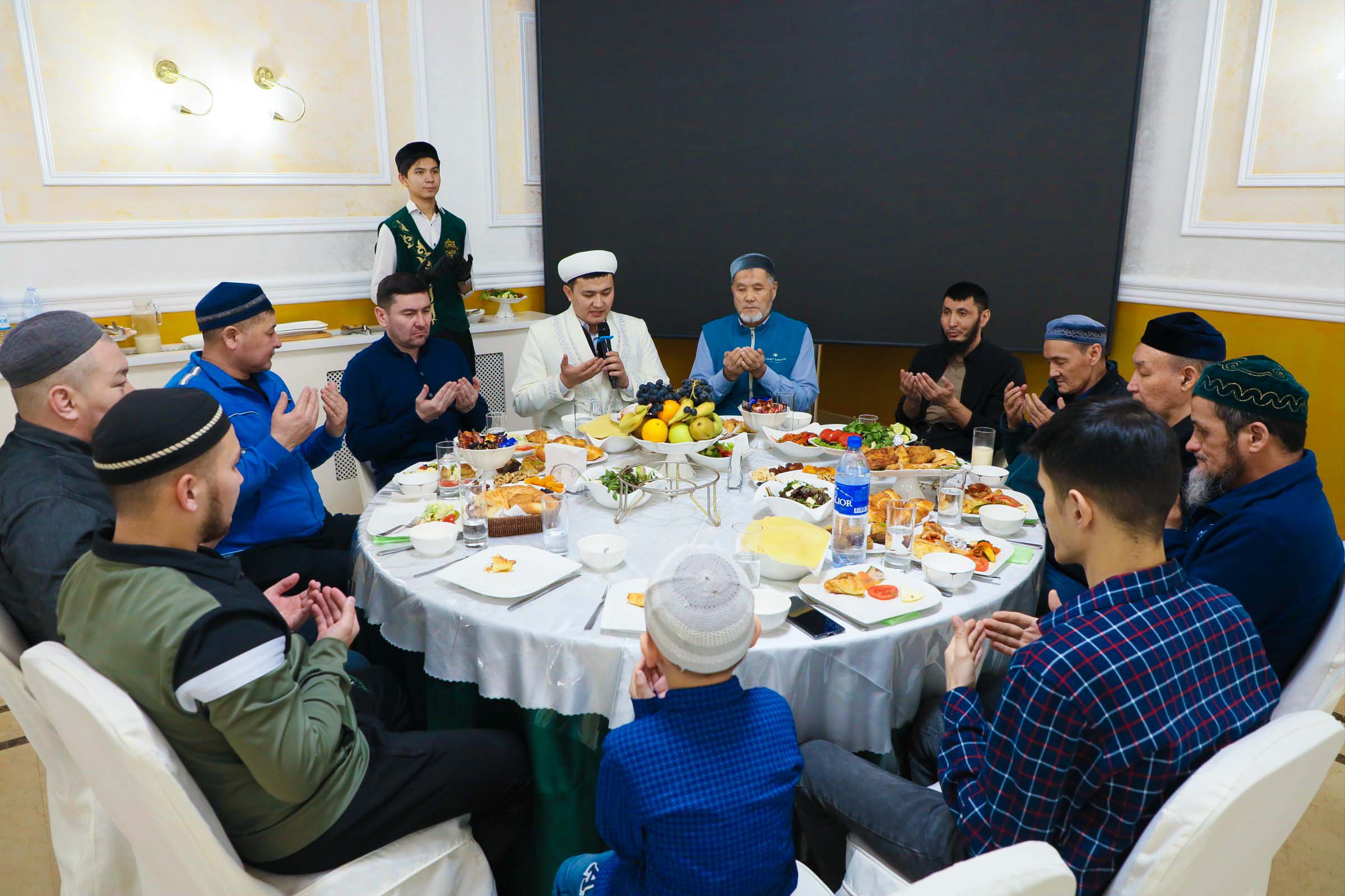 Мешіт тазалықшыларына құрмет көрсетілді