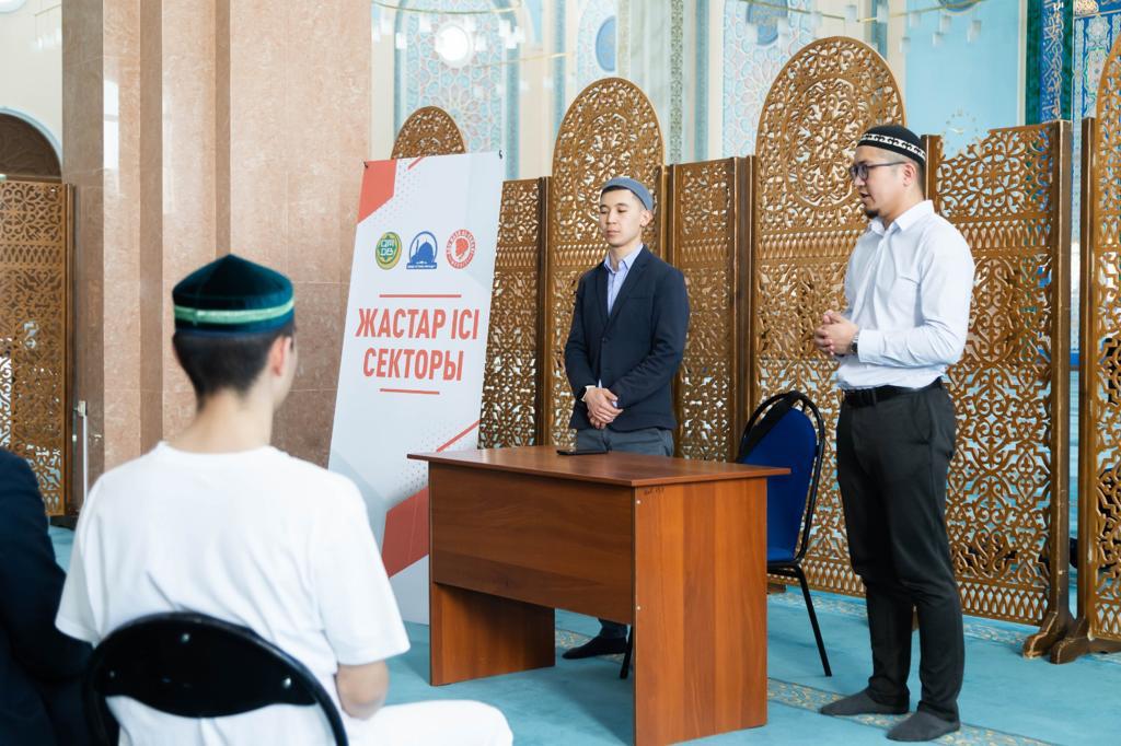 Жастар ісі секторының меңгерушісі мешіт жастарымен кездесті (фото)