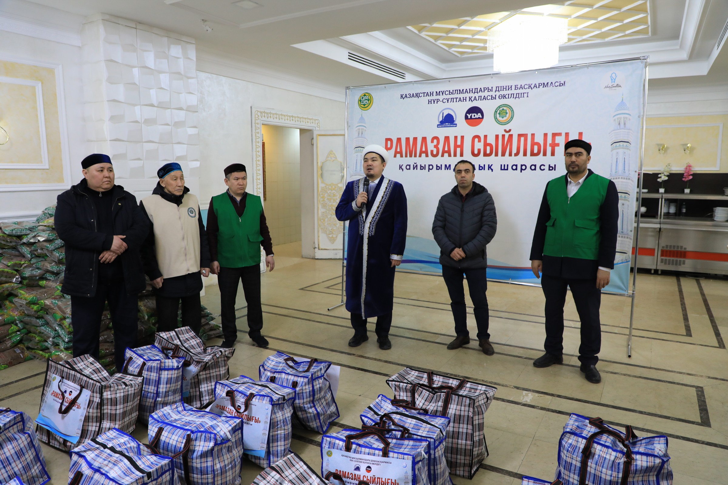 Елордада 1500 отбасыға «Рамазан сыйлығы» табысталды (фото)