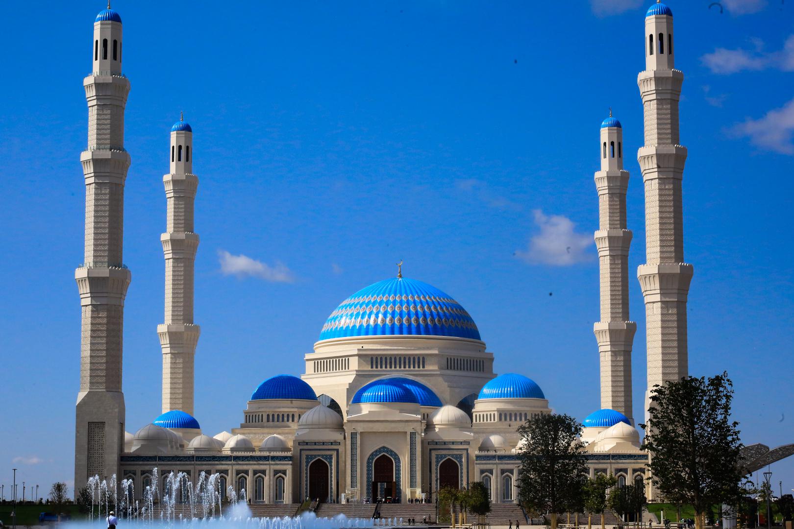 Елордада Орталық Азиядағы ең үлкен мешіт ашылды (фото)