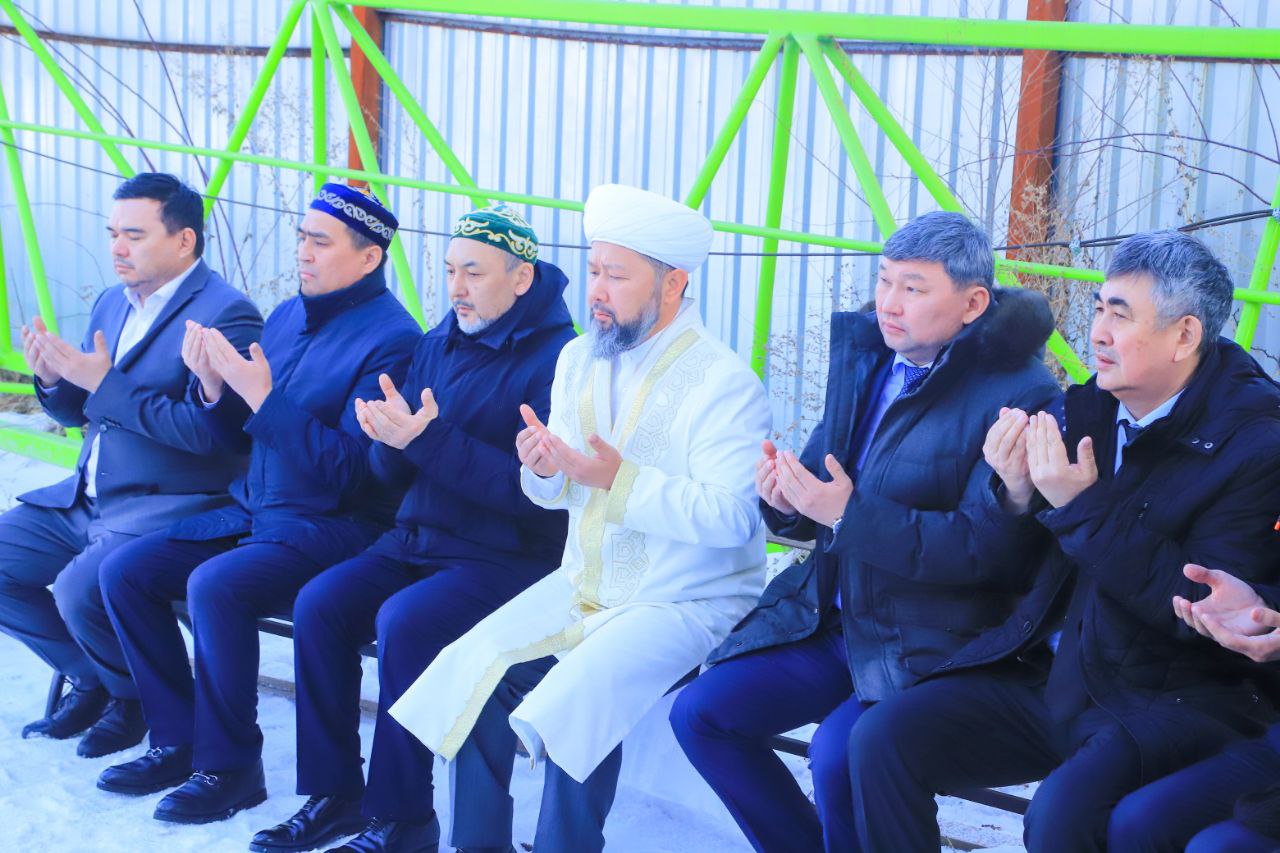 Бас мүфти университет ауласында құрбан шалды (фото)