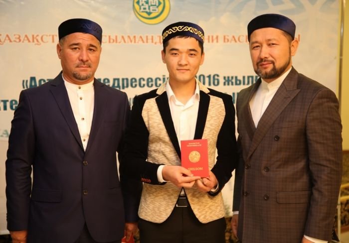 Учащиеся медресе получили дипломы (ФОТО)