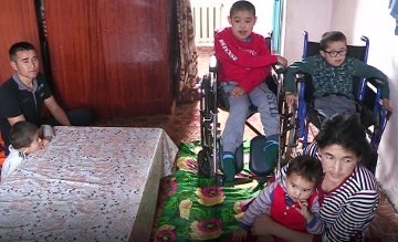 Предпринимательница из Алматы купила 4-комнатную квартиру для нуждающейся семьи