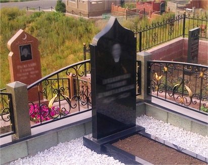 Дозволено ли помещать фотографию покойного на могильный камень?