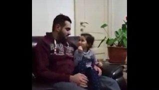Әкесі оқыған Құранды түзеген бүлдіршін (ВИДЕО)