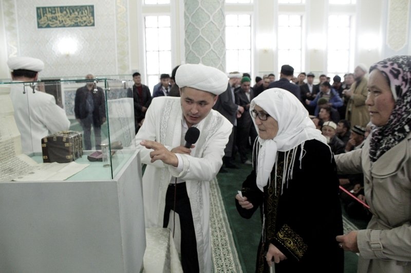 Пайғамбар (ﷺ) сақалы Көкше мешітіне тапсырылды (ФОТО)