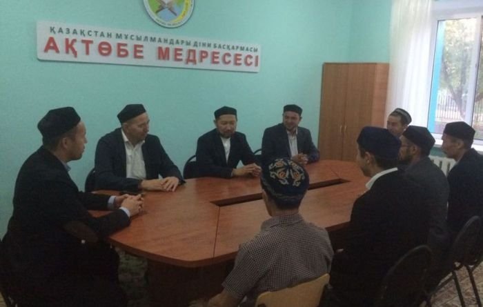 Наиб мүфти медресе шәкірттерімен кездесті (ФОТО)