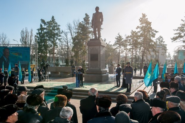 Памятник Назарбаеву открыли в Талдыкоргане