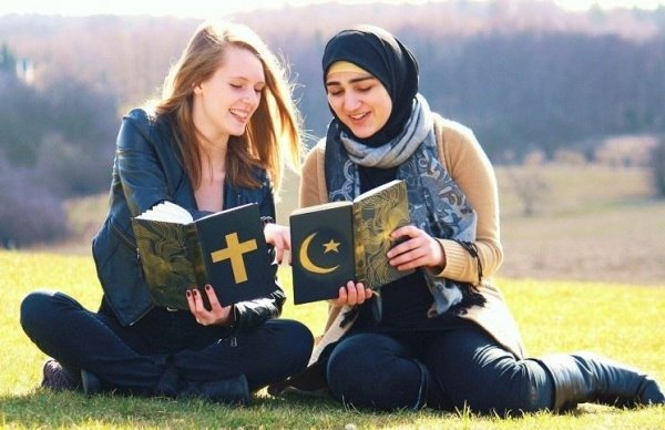 Эксперты: к 2070 году число мусульман и христиан в мире сравняется