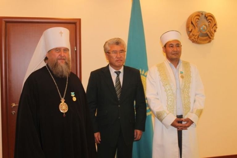 Верховный муфти и митрополит Казахстана награждены памятными медалями «20 лет Ассамблеи народов Казахстана»