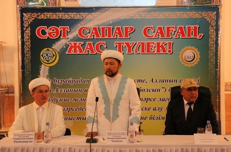 ҚМДБ наиб мүфтиі Талдықорған түлектермен кездесті (ФОТО)