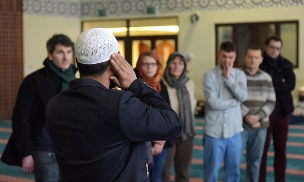 Более 90 британских мечетей открыли свои двери для всех желающих