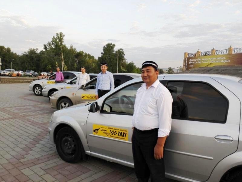 В Усть-Каменогорске в месяц Рамазан начало работать бесплатное такси «Имам»