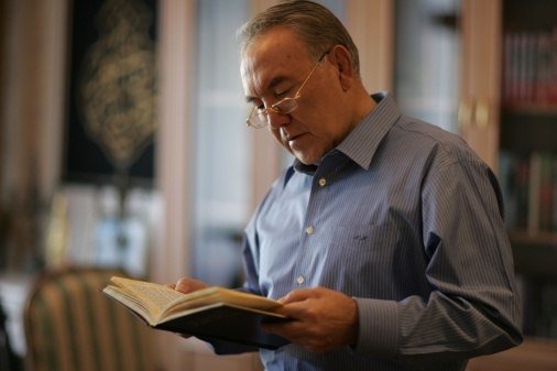 Н.Назарбаев: Дінге бас ұрып жүріп, біз оның теріс жағына түсіп кетпеуіміз керек