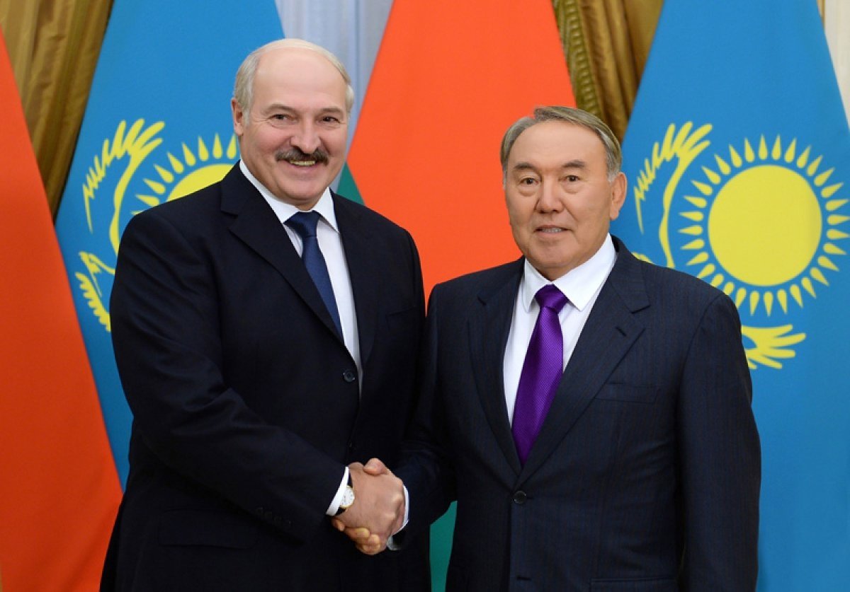 А. Лукашенко наградил Н.Назарбаева Орденом дружбы народов