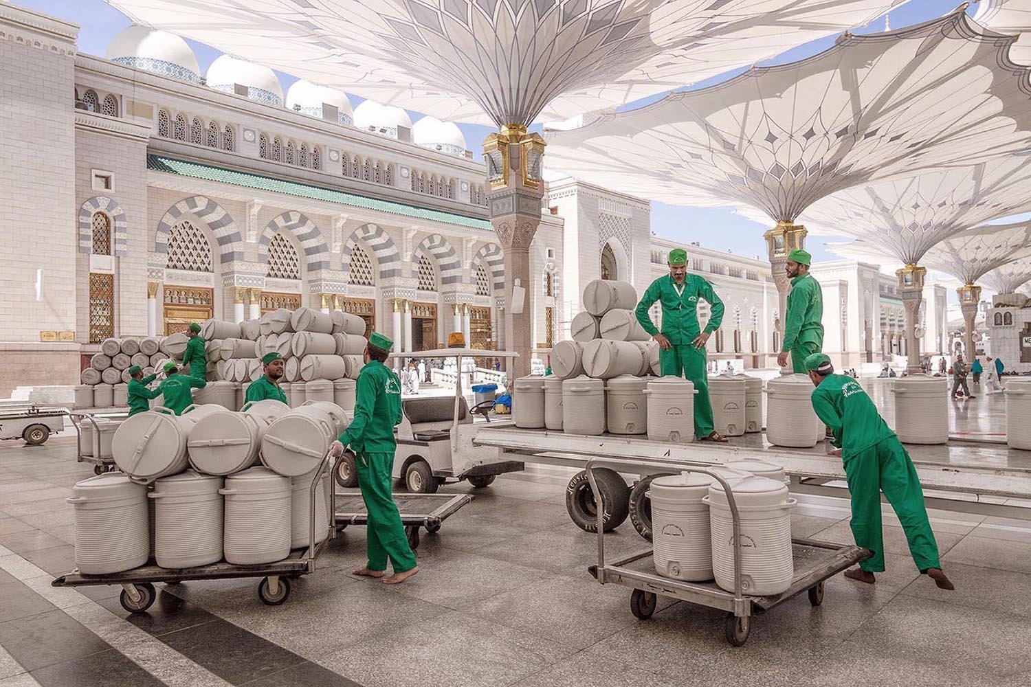 Шуақты Мәдина: 300 тонна зәмзәм