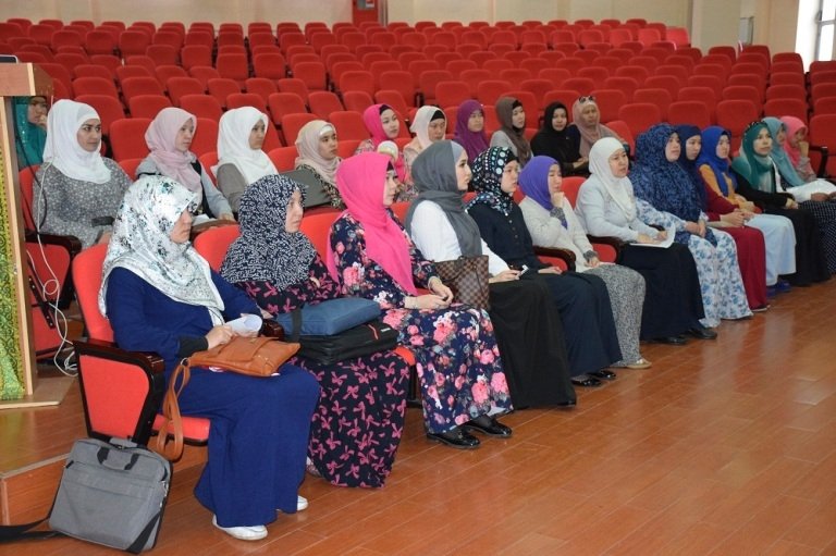 Первые выпускницы-исламоведы начинают свой трудовой путь