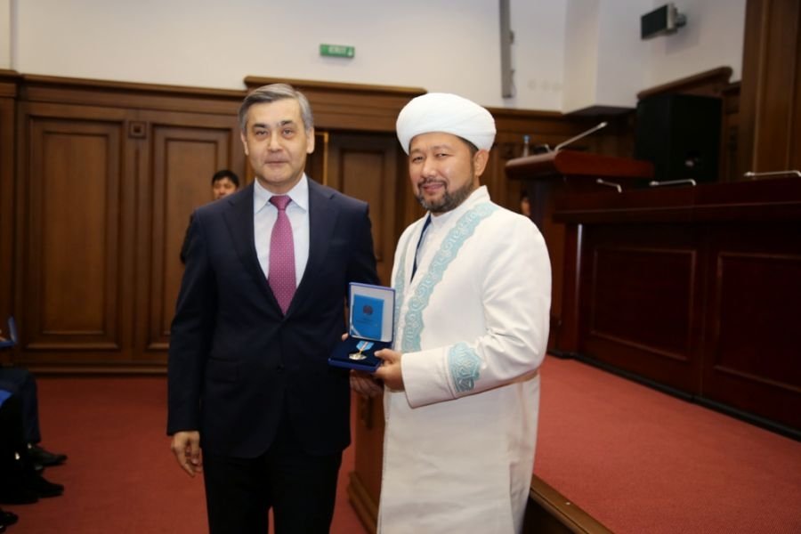 Прошло награждение сотрудников центрального аппарата ДУМК (ФОТО)