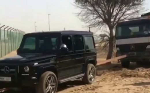 Дубай ханзадасы құмға батқан КамАз-ды өз көлігімен сүйреп шықты (ВИДЕО)